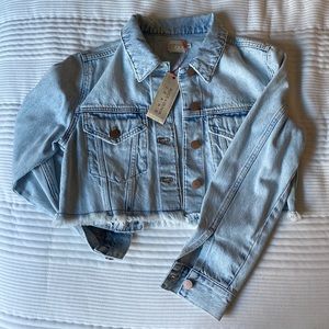 NWT Alice + Olivia Kendall cropped boxy denim jean jacket in Honey Honey